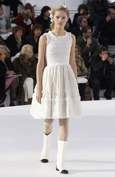 Chanel Haute Couture Spring-Summer 2008 Chanel Haute Couture Details, Chanel Beach, Couture 2015, Haute Couture Paris, Chanel Outfit, Chanel Cruise, Chanel Collection, Uptown Girl