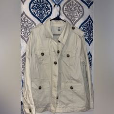 New Never Used.. Shaw Collar Utility Short Coat 2022, Luxury Khaki Outerwear With Double Button Closure, Luxury Shacket With Lapel Collar And Pockets, Luxury Relaxed Fit Shacket With Patch Pockets, Off White Jacket, White Jacket, Suit Jackets, Jacket Style, Kenya