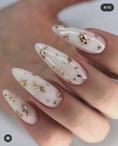 White Almond Nails, White Nails With Gold, Milky Nails, Gold Nail Designs, Gold Nail, Glamorous Nails, Almond Nails Designs, Almond Nail, Top Nail