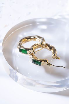 Size: 25.3 mm Weight: 16.8 g Plating material: 18k Gold Decoration: Emeralds Pin Material: Sterling Silver 925Gold plated on Jewelry brass/silverDelivered in Zinfu Fine Jewelry Package. Tarnish Resistant Gold-plated Green Jewelry, Green Tarnish Resistant Hoop Earrings For Gift, Tarnish-resistant Gold-plated Green Jewelry, Tarnish Resistant Green Gold-plated Jewelry, Tarnish Resistant Green Round Jewelry, Green Tarnish-resistant Jewelry For Anniversary, Green Tarnish Resistant Round Jewelry, Green Gold-plated Everyday Jewelry, Gold Emerald Jewelry, Round Shape