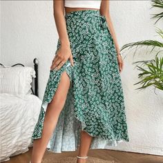 New Never Worn Spring Green Bottoms For Brunch, Green Floral Print Bottoms For Brunch, Casual Green Skirt For Brunch, Green Bohemian Bottoms For Brunch, Bohemian Green Bottoms For Brunch, Maxi Floral Skirt, Skirt Wrap, Green Maxi, Floral Maxi Skirt