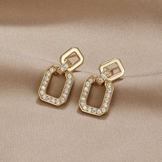 Make a statement with these elegant earrings. Designed to spice up any outfit and keep you looking chic all day long. 18K gold plated, brass AAA cubic zirconia crystal Size: 0.9in x 0.5in Pushback stud closure Hypoallergenic, lead & nickel free If you aren't in LOVE with your purchase, please let us know within 30 days of receiving your item, and you'll receive a stress-free refund. Wedding Vision, Bubble Bag, Black Gift Boxes, Square Earrings, Rhinestone Earrings, Elegant Earrings, High Quality Jewelry, Spice Up, Ladies Day