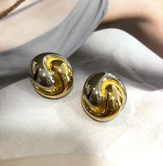 Clip earrings Material: gilded and rhodium-plated metal Length: 1.80 cm (0.71") Height: 2.00 cm (0.79") Engraved on the back of the earrings his serial number, "E1383". All our objects are vintage and are made by Sphinx, a renowned English company that closed its doors in the early 2000s and if they seem new to you it is because they come from a stock of unsold so never worn but nevertheless vintage. Founded in 1948, Sphinx was a British manufacturer, famous for its high-quality costume jewelry. Classic Metal Clip-on Earrings With Plating, Gold Metal Clip-on Earrings With Polished Finish, Retro Yellow Gold Formal Earrings, Retro Gold Metal Earrings, Gold Retro Metal Earrings, Tarnish Resistant Oval Metal Earrings, Yellow Gold Oval Metal Earrings, Vintage Tarnish Resistant Earrings For Anniversary, Vintage Tarnish-resistant Earrings For Anniversary