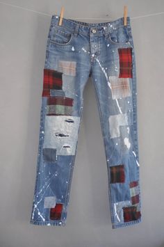 Ready to send:Size-34,33,32,30,Unique vintage jeans with apcycled patches.One of a kind..Hand made embroidery and unique painting ....---Or----Made to order,  in any size, within 4working days . If you need different size, please send me a message and I will make you a special and unique design within 4 working days.They are all different! No one will have the same one as you have! Hand painted, one of kind jeans.You pick your size, model (slim- boyfriend- high waist- low waist) and primer color Vintage Blue Patchwork Jeans, Blue Vintage Patchwork Jeans, Handpainted Jeans, Kimono Sewing, Vintage Bottoms, Redone Jeans, Patched Denim, Patched Denim Jeans, Jeans Ideas