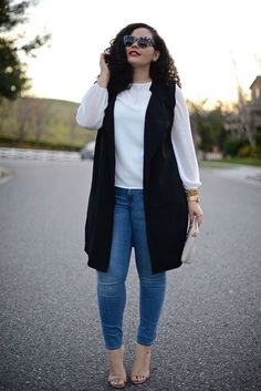 Outfits que le convienen a tus curvas peligrosas Big Size Outfit, Look Plus Size, Mode Casual, Trendy Fashion Outfits, Moda Plus, Plus Size Fashion For Women, Sleeveless Jacket, Curvy Girl Fashion, Curvy Girl Outfits