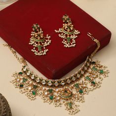 Antique Necklace Set, Vintage Indian Jewelry, Hyderabadi Jewelry, Elegant Choker, Kundan Jewellery Bridal, Kundan Jewellery Set, Inexpensive Jewelry, Antique Necklaces Design, Kundan Necklace Set