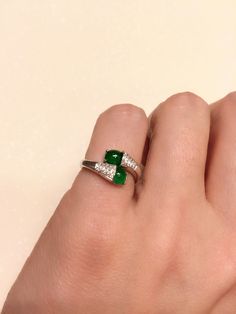 Emerald Ring For Last Finger, Jadtar Ring, Jade Ring Engagement, Vintage Deco Engagement Ring, Jade Rings For Women, Jade Jewelry Design, Simple Diamond Jewelry, Open Circle Ring