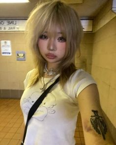 inst: lovemeize Wolfcut Blonde Hair, Wolfcut Blonde, Blonde Hair Asian, Asian Grunge, Jellyfish Cut, Grunge Alternative Fashion, Sunkissed Hair Brunette, Emo Haircuts, Hair Asian