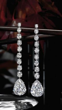 Dress Sparkle, Diamond Earrings Design, Antique Jewellery Designs, Guilty Gear, Luxury Earrings, Prom Jewelry, Jewelry Photography, Jewelry Diamond, Gold Jewellery Design