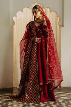 Pakistani Wedding Dress in Pishwas and Lehenga Style Pakistani Pishwas, Frock Pakistani, Angrakha Frock, Red Bridal Dress, Desi Outfits, Angrakha Style, Bridal Dresses Pakistan, Bridal Lehenga Red, Pakistani Wedding Dress