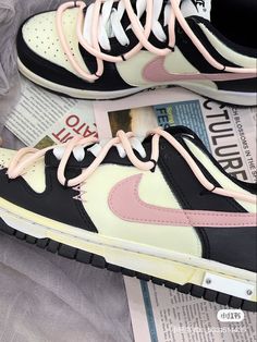 Pastel Shoes, Shoe Inspiration, Swag Shoes, Autumn Outfit, Pretty Shoes, Trending Shoes, Me Too Shoes, Sneakers Fashion