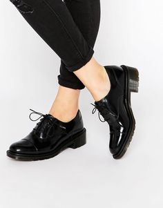 null Patent Leather Oxfords, Oxford Shoes Outfit, Black Oxford Shoes, Shoe Sketches, Black Flats Shoes, Black Oxfords, Latest Shoe Trends, Elegante Casual, Leather Oxford Shoes