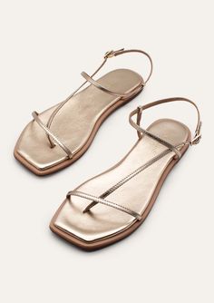 Experience style and comfort with the Kaanas Alayta Sandal. Crafted from 100% bovine leather, this summer sandal offers a luxurious feel. Its adjustable buckle ensures a perfect fit while the neolite sole provides traction and durability. Elevate your look with these stunning sandals. Mule Sneakers, Square Toe Sandals, Loafer Sneakers, Comfort Shoes, Toe Designs, Boots For Sale, Medium Bags, Sandals Summer, High Quality Leather