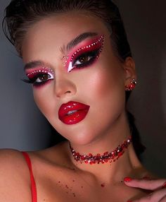 Red Makeup Looks, Makeup Face Charts, Red Makeup, Dramatic Makeup, Top Makeup Products, Stage Makeup, Crazy Makeup