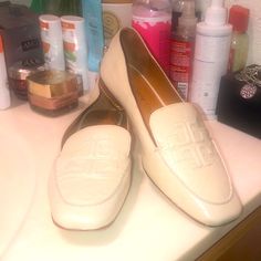 These Are Used In Preloved Good Condition Beautiful May Been Worn Once Make Me A Offer Tory Burch Shoes, Leather Loafers, Flat Shoes Women, Loafer Flats, Tory Burch, Loafers, Size 7, Women Shoes, Cream