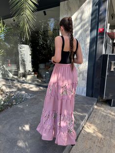 Elegant baby pink skirt ! Femminine and stylish for romantic look and occasion 🌸 Easy to add to your everyday outfit. Pink Skirt Long, Pink Long Skirt, Leopard Maxi Skirts, Ash Pink, Pink Maxi Skirt, Boho Pink, Skirt High Waist, Elegant Baby, Langer Rock