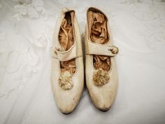 "Antique French girl shoes in kid leather, First Communion shoes, Paris, antique bridesmaid's shoes, Grands Magasins du Louvre, early 1900's. DESCRIPTION: Very lovely antique French First Communion or bridemaid's shoes dating to early 1900's, these MaryJanes shoes are made from ivory color kid leather, embellished with a silk pom-pom. Heels have spool shape. These antique shoes have an identical shape, there's no a right shoe and a left shoe, The shoes still have their original box from Grands M Vintage White Wedding Shoes With Round Toe, Vintage Low Heel Wedding Shoes, Vintage Wedding Shoes With Round Toe, Brides Maid Shoes, Communion Shoes, First Communion Shoes, Catherine Klein, French Shoes, Bridesmaid Shoes