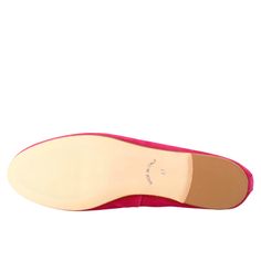 Women's unlined ballet flats
Fuchsia suede leather
Unlined
 Rubber sole
 Made in Italy


Composition:
 Upper: 100% Suede
 Bottom: 100% Rubber
 Insole: 100% Leather Suede Ballet Flats, Shoe Size Conversion, Ballerinas, Handmade Shoes, Womens Heels, Shoes Online, Shoe Brands, Ballet Flats, Suede Leather