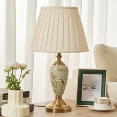 48182092464432 Hallway Desk, Cozy Ambiance, Living Room Hallway, Table Lamps For Bedroom, Ceramic Table Lamp, Lamp For Bedroom, Table Vintage, Room Hallway, Ceramic Table Lamps