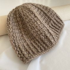 It is the most classic of winter accessories to always carry in your bag. Women or girl wool hat made of alpaca wool blend. It is a sports cap, soft, practical, very warm. It is hand crocheted. The type of yarn and the workmanship allow this hat to be easily adapted to the head circumference of all women. Washable at 30o degrees or by hand. Dry on a flat surface. Do not iron. Product created and manufactured by Allegretta Handmade® ©All rights reserved COMPOSITION Alpaca wool blend For other mod Wool Hat Men, Girls Winter Hats, Sports Cap, Crochet Wool, Wool Caps, Hat Men, Girl Christmas, Wool Beanie, Types Of Yarn