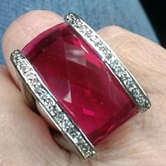 This Beautiful Ring Has A Large Red Swarovski Crystal In The Center With Clear Czs On Both Sides. Size 7 7 Rings, Beautiful Ring, Womens Jewelry Rings, Both Sides, Swarovski Crystal, Lady In Red, Beautiful Rings, Swarovski Crystals, Size 7