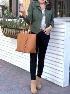 Olive Shirt Outfit, Olive Green Jacket Outfits, Seattle Outfits, Military Outfits, Olive Green Pants Outfit, Blazers Outfits, Black Pan, Green Jacket Outfit, Olive Military Jacket