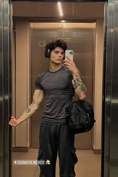 Mens Fitness Motivation, Compression Shirt Men, Gym Guys, Grunge Guys, Gym Outfit Men, Clothes Korean Style, Fall Outfits Men, Project Runway, School Looks