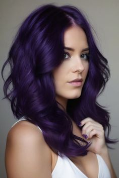 Dark purple hair color has become a favorite choice for those seeking a bold and unique style in recent years. For individuals tired of classic hair colors and looking for something different, dark purple offers a mysterious and sophisticated alternative. This shade is perfect for those who want to stand out from the ordinary and embrace a distinctive look. Additionally, the various tones and combinations of dark purple allow people of all ages and styles to find their own personal expression. Neutral Undertone Skin, Pinterest Short Hairstyles, Dark Purple Hair Color, Western Hair, Neutral Undertone, Bold Hair Color