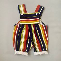 A quirky, yet classic striped baby playsuit! It's unique and handmade. The set comes with a romper and matching hat! The lightweight yet robust cotton-denim material is breathable and perfect for spring/summer.  The shape allows space for your child's nappy and ensures a comfy fit. The high-back and straps provide coverage and security, perfect for your growing, active baby!  The hat has a stretchy band and is easy to put on and take off. The legs are cropped completed with a turn-up cuff, ideal for days at the park or playing by the beach.  Unisex colours make it perfect for little boys and girls.  100% handmade in the U.K. Check out our store for more preppy rompers and vintage baby clothes! Denim Baby, Neutral Baby Clothes, Summer Baby Clothes, Baby Overalls, Vintage Baby Clothes, Vintage Boho Fashion, Matching Hat, Baby Colors, Clothes Summer