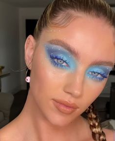 Rave Makeup, Eye Makeup Designs, Edgy Makeup, Makeup Eye Looks, Creative Makeup Looks, Blue Eyeshadow, Eye Makeup Art