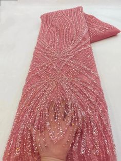 Il tessuto Sequin Glitter è un tipo di tessuto decorativo che presenta una superficie lucida e scintillante e un design a trama larga. Il pizzo glitterato con paillettes è comunemente usato per applicazioni di moda e costumi, come abiti da sera, abiti da ballo e costumi teatrali. Può essere utilizzato anche per una varietà di altre applicazioni, come aggiungere un tocco di brillantezza agli oggetti di arredamento della casa, creare accattivanti decorazioni per le feste o aggiungere un tocco glamour ai progetti di artigianato.


 Venduto con incrementi di 5 iarde: ogni borsa include 5 iarde.





 100% poliestere

 Larghezza: 49/50 pollici

 Utilizzo: abbigliamento, costumi, applicazioni, abiti formali, abiti, artigianato, moda, occasioni, abiti da chiesa, matrimoni, feste Pink Sequin Fabric With Rhinestones For Party, Pink Beaded Sequin Fabric For Party, Glamorous Embellished Tulle Fabric For Party, Party Lace Sequin Fabric With Rhinestones, Party Sequin Lace Fabric With Rhinestones, Party Embellished Organza Tulle Fabric, Pink Beaded Embroidered Fabric For Party, Festive Pink Sequin Lace Fabric, Pink Embellished Embroidered Fabric For Evening