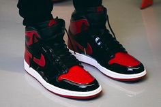 The Air Jordan 1 Retro High OG Patent ‘Bred’ treats the iconic colorway to a glossy makeover. Aside from the shoe’s patent leather construction . the essential design DNA remains intact. The upper pairs basic black paneling with contrasting hits of Varsity Red on the toe box . Swoosh . heel overlay and collar flap. [...] Air Jordan 1 Red, Jordan 1 Red, Jordan 1 Black, Nike Fashion Shoes, Jordan Shoes Girls, Jordan Shoes Retro, Jordan Air, Jordan 1 High Og, Cute Nike Shoes