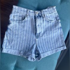 H&M Womens High Waited Shorts With Pinstripes! Size 6 Brand New Condition! Worn Once Trendy Striped Relaxed Fit Bottoms, White Bottoms With Vertical Stripes And Short Length, White Short Length Bottoms With Vertical Stripes, Short Bottoms With Contrast Stripes For Spring, Spring Bottoms With Contrast Stripes, Trendy Pinstripe Bottoms For Summer, Trendy Pinstripe Summer Bottoms, Striped High-waisted Jean Shorts For Summer, Striped Jean Shorts For Summer