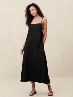 Look closely: this square-neck maxi dress is cut from a special fabric that mixed luxurious silk, with soft, breathable linen--one we love for its subtle slub texture.  Here, we cut it in a strappy, A-line silhouette and a maxi length so you can dress it up or dress it down.  Trapeze Fit: Cut for a flowing, A-line fit.  No waist definition.  Square neck.  Low back with adjustable slider straps.  Invisible zip at back.  Side seam pockets.  Fully lined.  Trapeze Fit: Cut for a flowing, A-line fit.  No waist definition.  Sleeveless.  Maxi length.  Model: Size S, 5'10" (178cm). Trapeze Dress Outfit, Long Black Dress Casual, Long Black Dress Outfit, Riot Grrrl Fashion, Mom Vibes, Capsule Closet, Black Linen Dress, Tessa Thompson, Riot Grrrl