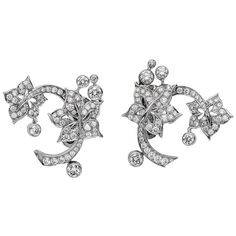 A incredible set of Van Cleef & Arpels diamond white gold earrings, the earrings showcase a floral motif crafted in 18k white gold and are set with 2.35ct of the finest round brilliant cut diamonds. Van Cleef Arpels Diamond, Gold And Diamond Earrings, Van Cleef And Arpels Jewelry, Van Cleef & Arpels, Jewelry Design Drawing, Van Cleef And Arpels, Diamond Jewelry Designs, Vintage Inspiration, White Gold Earrings