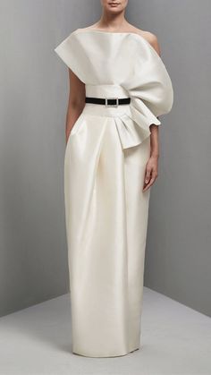 Description Off-White Column, Long dress Sleeveless Open neckline Taffeta, Lace Dry Clean Evening Dress Abby Black And White Evening Gown, Panama Fashion, Evening Dresses Long Elegant, Artistic Dress, Marchesa Couture, Column Wedding Dress, White Evening Gowns, Strapless Long Dress, Midi Dress Style