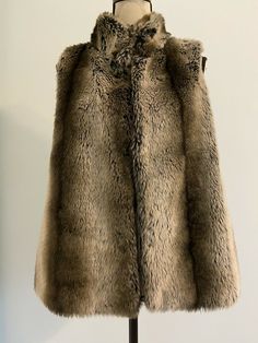 Kenar faux fur vest Size S. Sleeveless Fur Coat With Faux Fur Trim, Winter Faux Fur Vest With Fur Trim, Sleeveless Fur Coat With Faux Fur Trim For Fall, Winter Faux Fur Vest With Trim, Sleeveless Faux Fur Coat With Fur Trim, Sleeveless Faux Fur Coat, Brown Sleeveless Vest With Faux Fur Lining, Sleeveless Mink Outerwear With Faux Fur Lining, Sleeveless Fur Coat With Faux Fur Lining For Fall