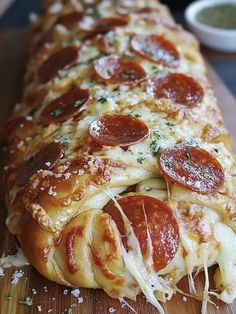 health meal, low carbs meals, keto meal Easy Italian Stromboli, Stromboli Filling Ideas, Sourdough Stromboli, Italian Food Ideas, Stuffed Italian Bread, Italian Stromboli Recipe, Rolled Pizza, Stromboli Dough, Italian Stromboli