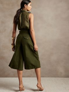 Explorer Culottes | Banana Republic Classic Outfits For Black Women, Gauchos Pants Outfit, Vietnam Fashion Outfits, Culottes Shorts Outfit, Wide Leg Capri Outfit, Wide Leg Shorts Outfit, Culottes Outfit Work, Grown Woman Outfits Summer, Safari Style Fashion