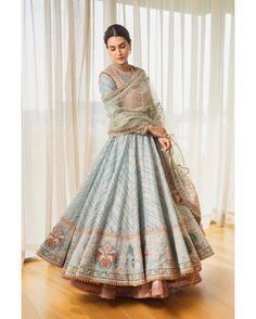 Indian Evening Gown, Desi Suits, Velvet Pakistani Dress, Indian Wedding Dress Traditional, Rimple And Harpreet Narula, Desi Clothing, Expensive Fashion, Ghaghra Choli, India Style