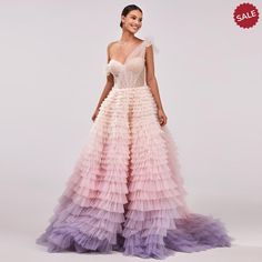 Erleben Sie Eleganz und Luxus in unserem Dreamy Vow Ombre Pink Lilac Abendkleid. Dieses lange Ballkleid mit einer Schulter ist perfekt für Hochzeiten und Abschlussbälle und lässt Sie aus der Menge hervorstechen. In diesem atemberaubenden Kleid aus hochwertigen Materialien werden Sie sich wie eine Königin fühlen. Dress For Women Wedding, Long Ball Gown, Ball Gown Prom Dresses, Gown Prom Dresses, Ombre Pink, Wedding Elegant, Pink Lilac, فستان سهرة, Gown Prom