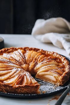 French Cinnamon Apple Tart Elegant Apple Desserts, Easy Apple Tart, Autumn Tart Recipes, Fall Tart, Apple Tarts, French Apple Tart Recipe Easy, Salted Caramel Apple Tart, Apple Tarte Tatin Recipe, Rustic Apple Tart Easy