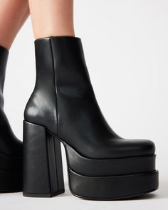 White Heel Boots, Feelin Groovy, Black And White Heels, Steve Madden Platform, Platform Heels Boots, Steve Madden Boots, Take It Back, Leather Heeled Boots, Pointed Toe Boots