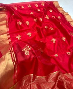 It's a beautiful Original chanderi handloom pure pattu soft silk saree . All over minakari teeli work jaal handmade nakshi border including running plane blouse. Saree length: 6.40m, width: 46in  [ saree 5.50m, blouse 90cm ] Dry clean only . Please note - color may be vary a little due to sunlight and photography . Please message us after purchasing in case you want fall and Pico done it not . No extra charges for fall and Pico but inform us . Blouse stitching is also available . Wedding Saree Silk, Purple Cotton Silk Handloom Saree, Purple Semi-stitched Chinon Saree, Semi-stitched Purple Chinon Saree, Festive Purple Pre-draped Cotton Silk Saree, Silk Saree Wedding, Purple Semi-stitched Cotton Silk Saree, Golden Saree, Blouse Stitching