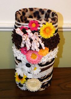 there is a cake made to look like a stack of flowers