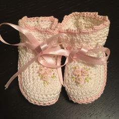 Hand Crocheted And Purchased From Store In The Heart Of San Marco Square In Venice Italy. Never Used Or Worn. In Pristine Condition. Perfect Gift For Baby Shower Or Newborn Baby Girl. Exquisite Craftsmanship! White Soft Sole Booties For First Birthday, Cute Cream Non-slip Booties, White Booties For First Birthday In Spring, White Booties For First Birthday Spring, Handmade Cute Booties, Cute Booties For Baptism, Cute Round Toe Booties For Baptism, Cute White Booties With Soft Sole, Spring White Booties As Gift