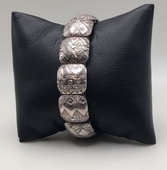 Introducing our exquisite Vintage Sterling Silver Carved Panels Leather Bracelet, a timeless piece that exudes elegance and charm. Good pre-own condition. Stamped "STERLING" mark inside of the bracelet. Bracelet Length: 7" (17.8 cm) Bracelet wide: 5/8" (1.6 cm) Weight: 38 grams (1.2 Troy Oz)  Please carefully review the item description and accompanying pictures before making a purchase, as we do not offer a return or exchange policy. If you have any questions or require assistance, please do not hesitate to reach out to us. Check my store link to find more treasures :   https://galaxysilvercity.etsy.com Luxury Sterling Silver Western Bracelets, Bracelet Silver, Braided Bracelets, Vintage Sterling Silver, Timeless Pieces, Leather Bracelet, Silver Bracelet, Silver Jewelry, Jewelry Bracelets