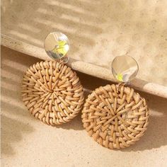 Rattan Woven Natural Tone Round Drop Pierced Earrings. Gold Tone Hardware. Prefect For Your Summer Outfits. Rattan Earrings, Pink Drop Earrings, Classy Office, Blue Drop Earrings, Sweater Preppy, Oval Stud Earrings, Going Out Shirts, Pink Rose Flower, White Accessories