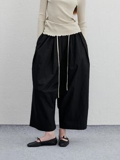 It is a casual wide fit pant made of wrinkle fabric. The pant has pleats on the front that makes perfect wide fit silhouette. The pant has elastic band waist for comfy fit.- Side pockets- Back pockets- Pleats on the front- Wide fit Relaxed Fit Bottoms With Pleated Waist And Wide Leg, Relaxed Fit Wide Leg Bottoms With Pleated Waist, Relaxed Fit Wide-leg Pants With Pleated Waist, Chic Baggy Wide Leg Parachute Pants, Cotton Wide Leg Pants With Pleated Waist, Relaxed Fit Wide Leg Pants With Pleated Waist, Relaxed Fit Straight Pants With Pleated Waist, Spring Workwear Bottoms With Folds, Relaxed Fit Trousers With Pleated Waist