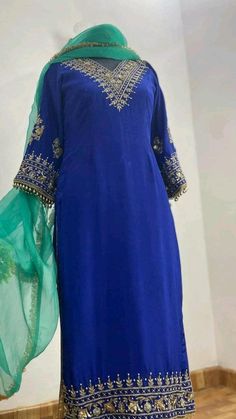 Suit Colour Combination Punjabi, Heavy Embroidery Suits Design, Punjabi Embroidery Suit Design, Punjabi Suit Embroidery Design, Velvet Pakistani Dress, Patiyala Salwar, Bridal Suits Punjabi, Drawing Embroidery, Stain Stitch